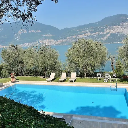 Dismero With Pool Villa