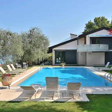 Dismero With Pool